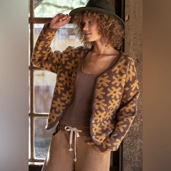 SOLD Flowers Knit Cardigan Sweater Womens Clothing - Picture 5 of 7